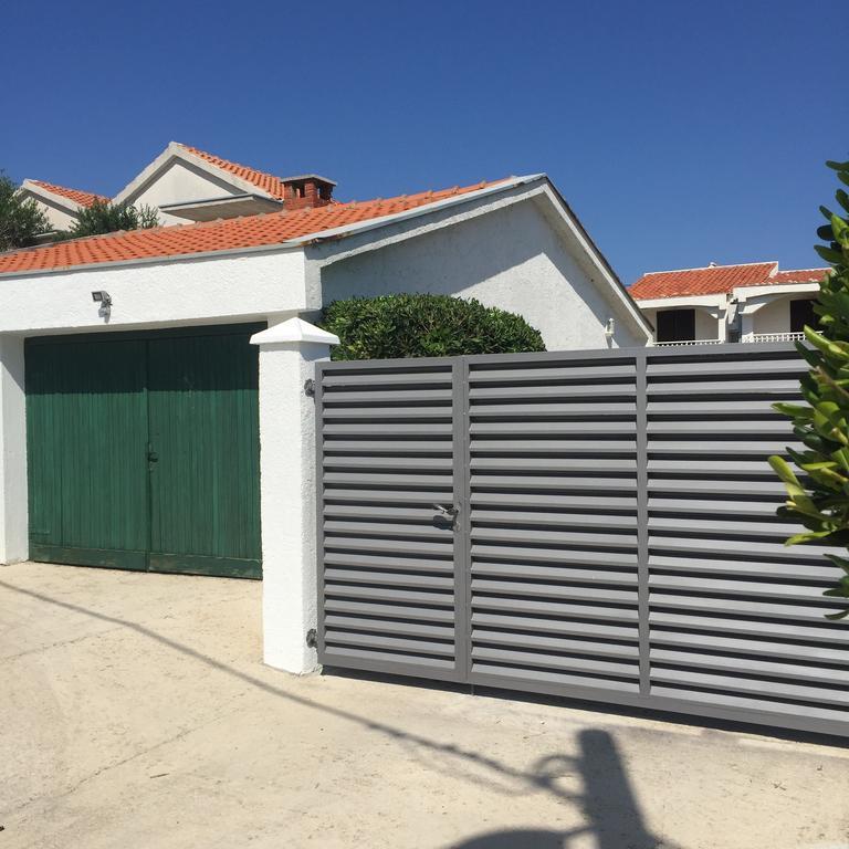 Beachfront Skoblar Holiday Home With Seaview Privlaka  Exterior foto